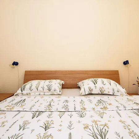 Mama Rogoznica (Sibenik-Knin)