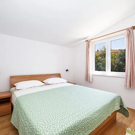 Mama Rogoznica (Sibenik-Knin)