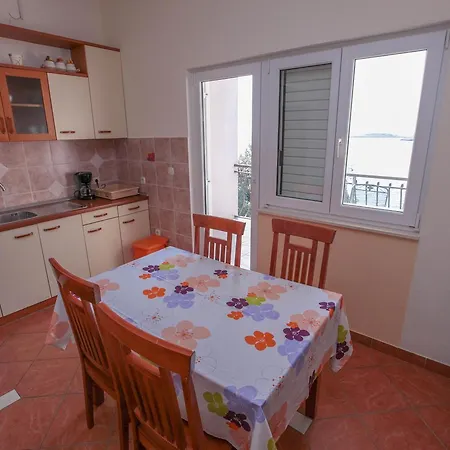 Mama Rogoznica (Sibenik-Knin)