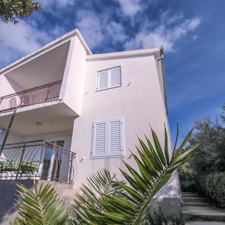 Mama * Rogoznica (Sibenik-Knin)