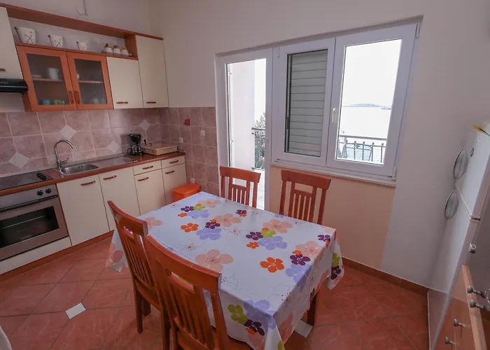 Mama Rogoznica (Sibenik-Knin)